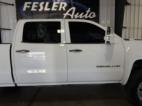 Used 2017 GMC Sierra 2500 Denali w/ Duramax Plus Package AWD/4WD image 26