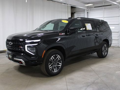 Used 2025 Chevrolet Suburban Z71 image 4