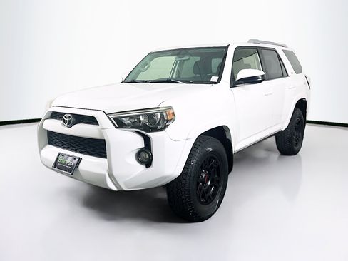Used 2017 Toyota 4Runner SR5 AWD/4WD image 3