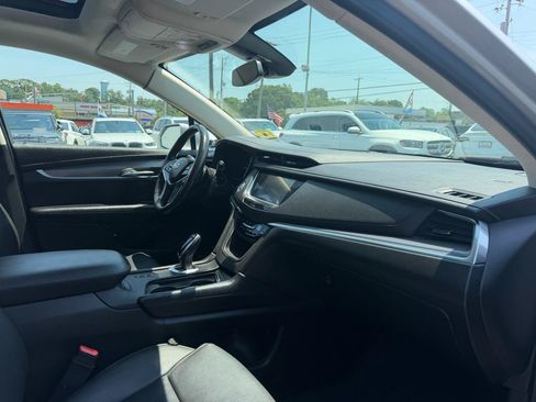 Used 2019 Cadillac XT5 Premium Luxury AWD/4WD image 17