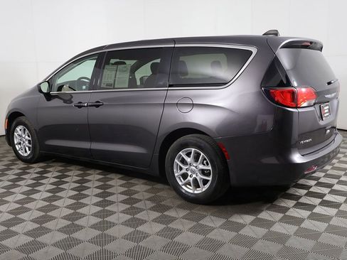 Used 2023 Chrysler Voyager LX FWD image 9