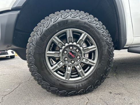 Used 2025 GMC Sierra 1500 AT4X image 12