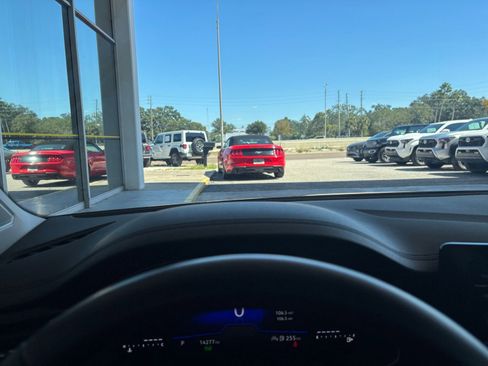 Used 2025 Volkswagen Jetta SE image 38