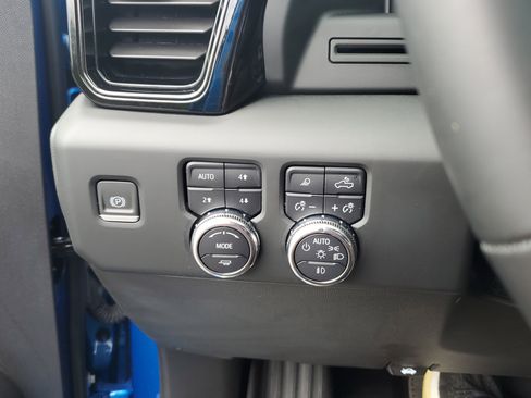 Used 2024 GMC Sierra 1500 AT4 w/ AT4 Premium Package AWD/4WD image 19
