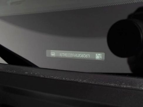 Used 2024 GMC Hummer EV 3X w/ LPO, Illumination Package image 48