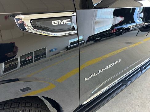 Used 2024 GMC Yukon XL SLT w/ SLT Luxury Package image 4