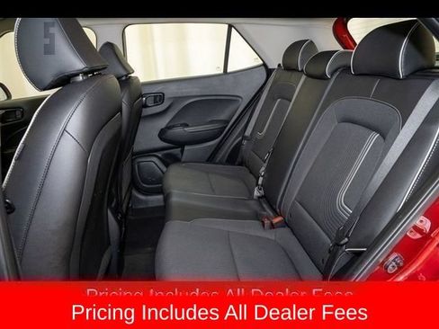 Used 2024 Hyundai Venue Limited FWD image 8