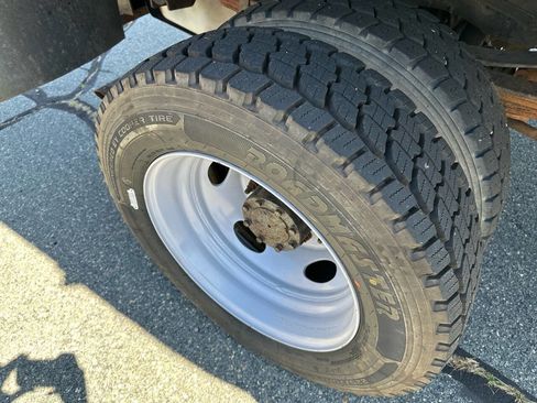 Used 2013 Ford F550 4x4 Regular Cab Super Duty w/ Payload Upgrade Pkg image 12