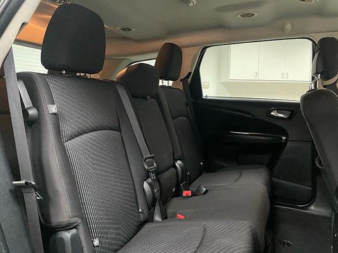 Used 2017 Dodge Journey SE w/ Flexible Seating Group image 13