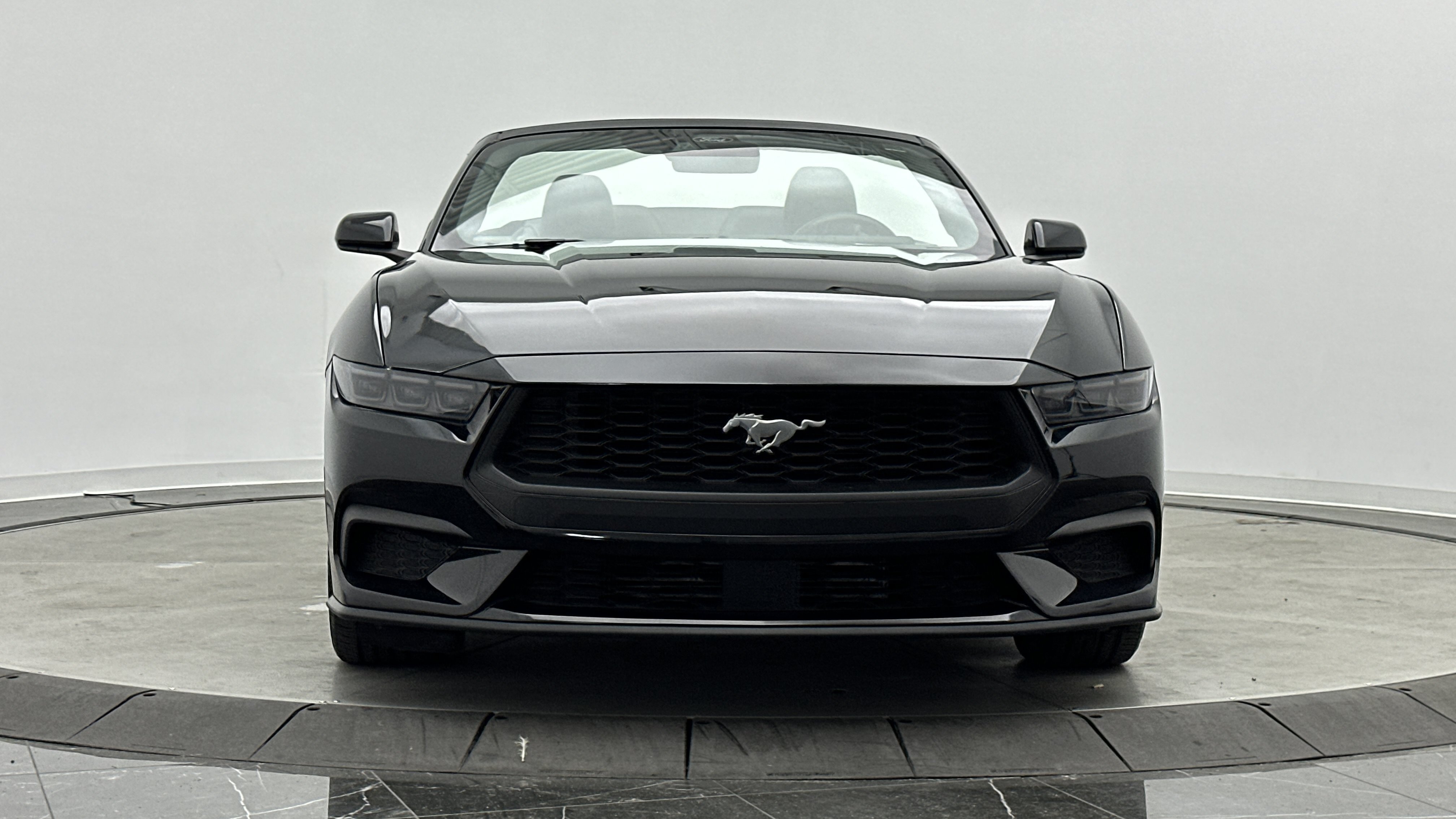 Used 2025 Ford Mustang Premium RWD image 2