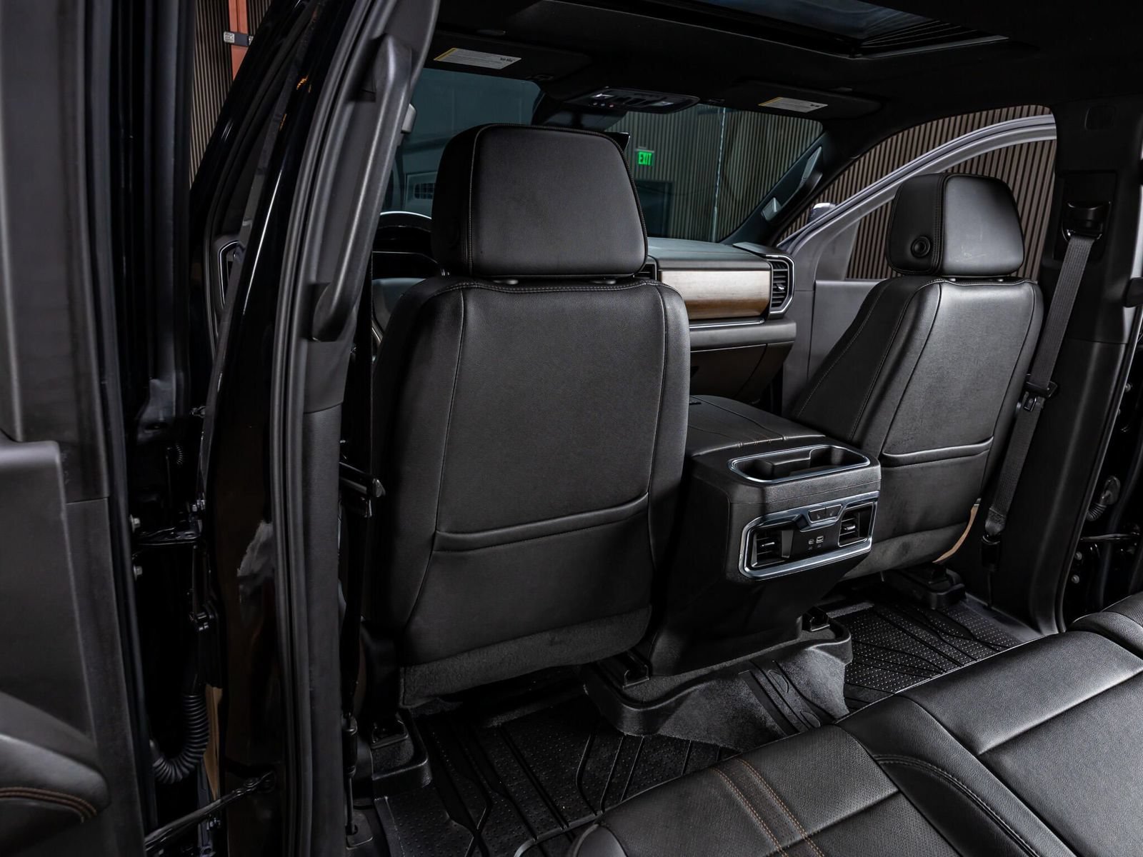 Used 2024 Chevrolet Silverado 3500 High Country w/ High Country Premium Package AWD/4WD image 31