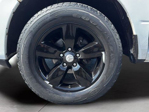 Used 2014 RAM 1500 Express AWD/4WD image 30