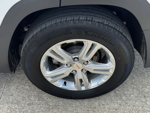 Used 2024 GMC Terrain SLE FWD image 9