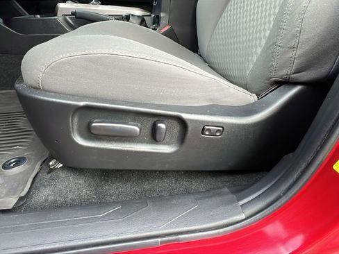 Used 2022 Toyota Tacoma SR5 w/ Technology Package image 11