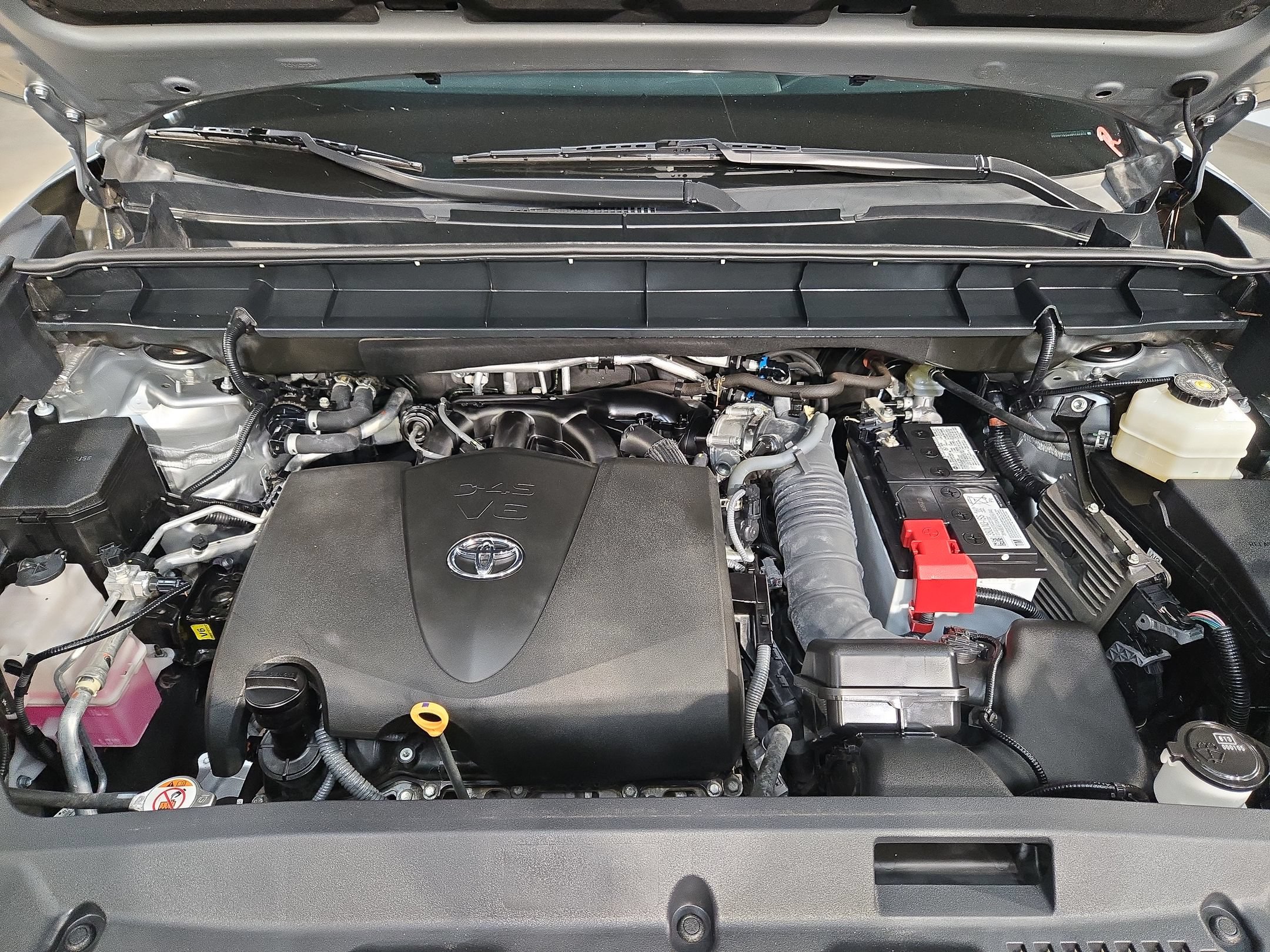Used 2021 Toyota Highlander L FWD image 17