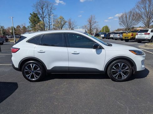 Used 2022 Ford Escape SE w/ SE Sport Appearance Package FWD image 9