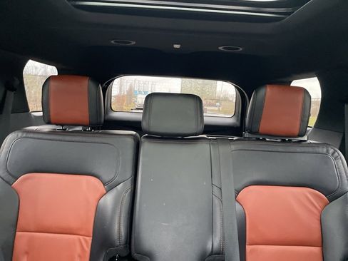 Used 2019 Ford Explorer XLT w/ Equipment Group 202A image 19