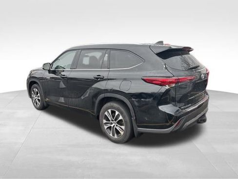 Used 2021 Toyota Highlander XLE image 3