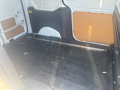Used 2019 Ford Transit Connect XLT FWD image 4