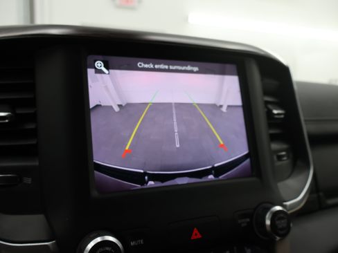 Used 2020 RAM 1500 Laramie AWD/4WD image 16