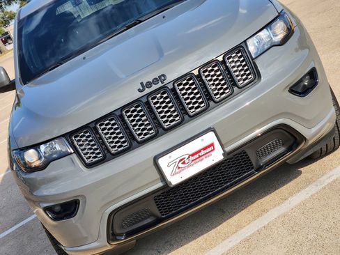 Used 2020 Jeep Grand Cherokee Altitude image 14