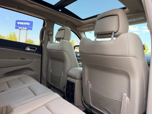 Used 2017 Jeep Grand Cherokee Limited w/ Luxury Group II AWD/4WD image 23