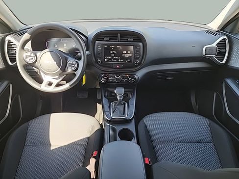 Used 2025 Kia Soul LX w/ LX Technology Package FWD image 12