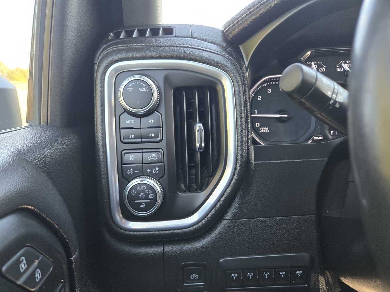 Used 2021 GMC Sierra 2500 SLT w/ SLT Premium Package AWD/4WD image 21