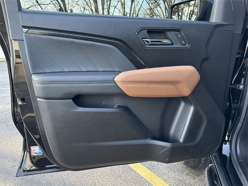 Used 2025 GMC Canyon AT4 w/ Nightfall Edition image 26