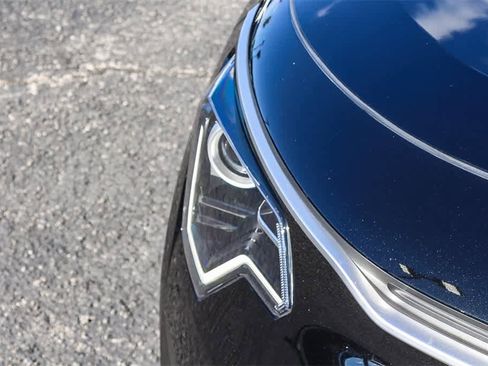 Used 2023 Kia Niro EX image 16