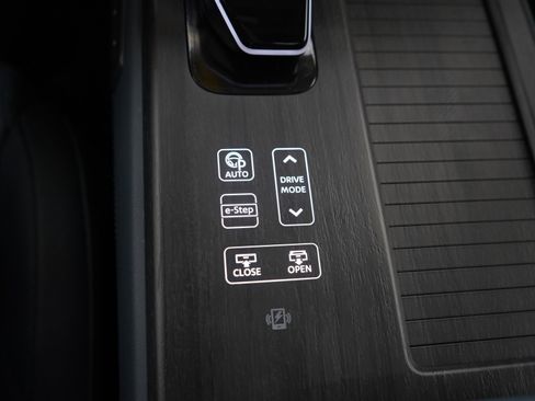 Used 2024 Nissan Ariya PLATINUM+ e-4ORCE image 25