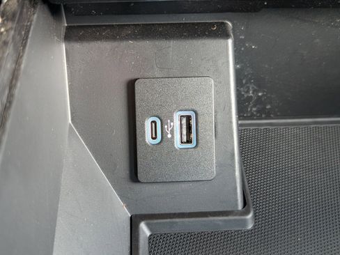 Used 2021 Ford F150 Lariat w/ Equipment Group 502A High AWD/4WD image 22