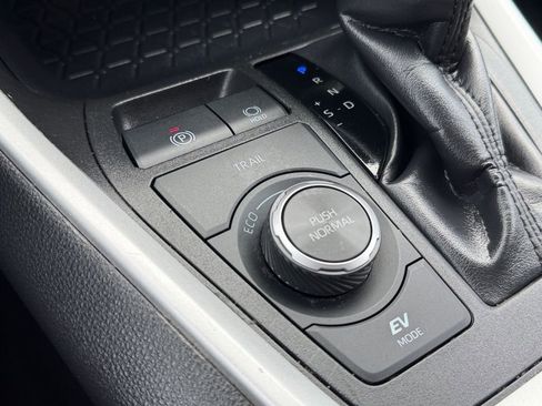 Used 2025 Toyota RAV4 XLE image 24