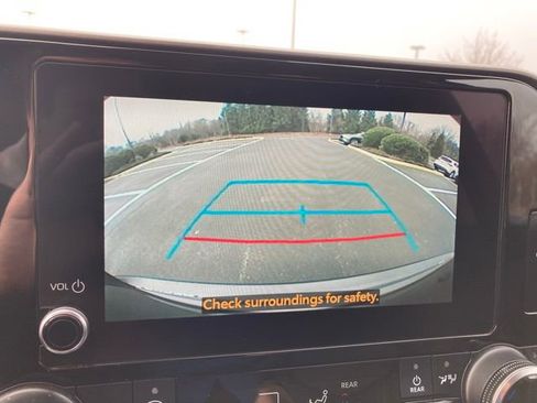 Used 2023 Toyota Highlander XLE image 36