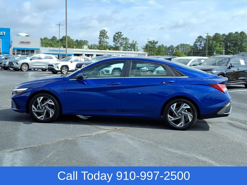 Used 2025 Hyundai Elantra SEL FWD image 15