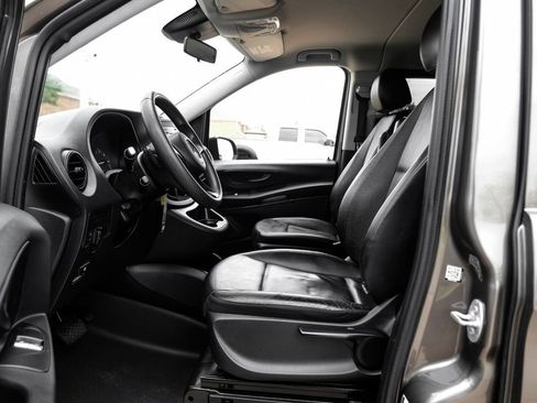 Used 2017 Mercedes-Benz Metris Passenger w/ Driver Efficiency Package image 3