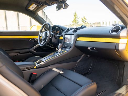 Certified 2025 Porsche 718 Cayman GTS RWD image 26