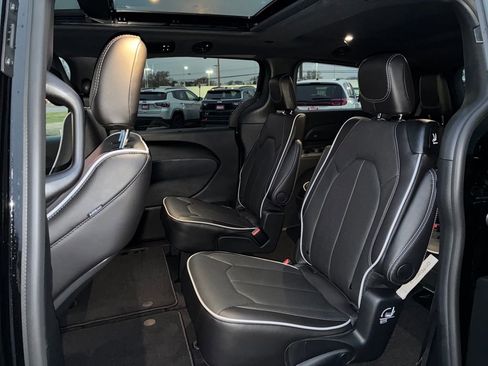 New 2026 Chrysler Pacifica Limited w/ Trailer Tow Group image 26