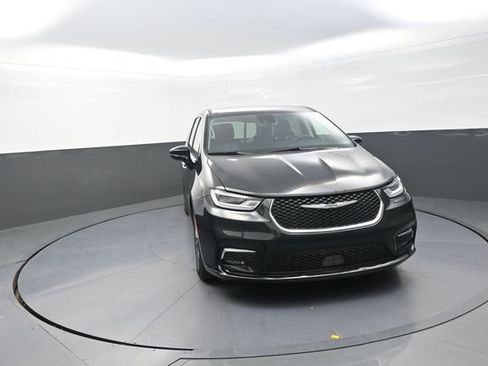 Used 2024 Chrysler Pacifica Limited FWD image 29