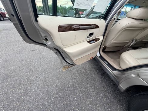 Used 1999 Lincoln Town Car Signature RWD image 60