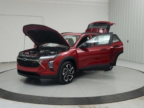 Used 2026 Chevrolet Trax RS FWD image 12