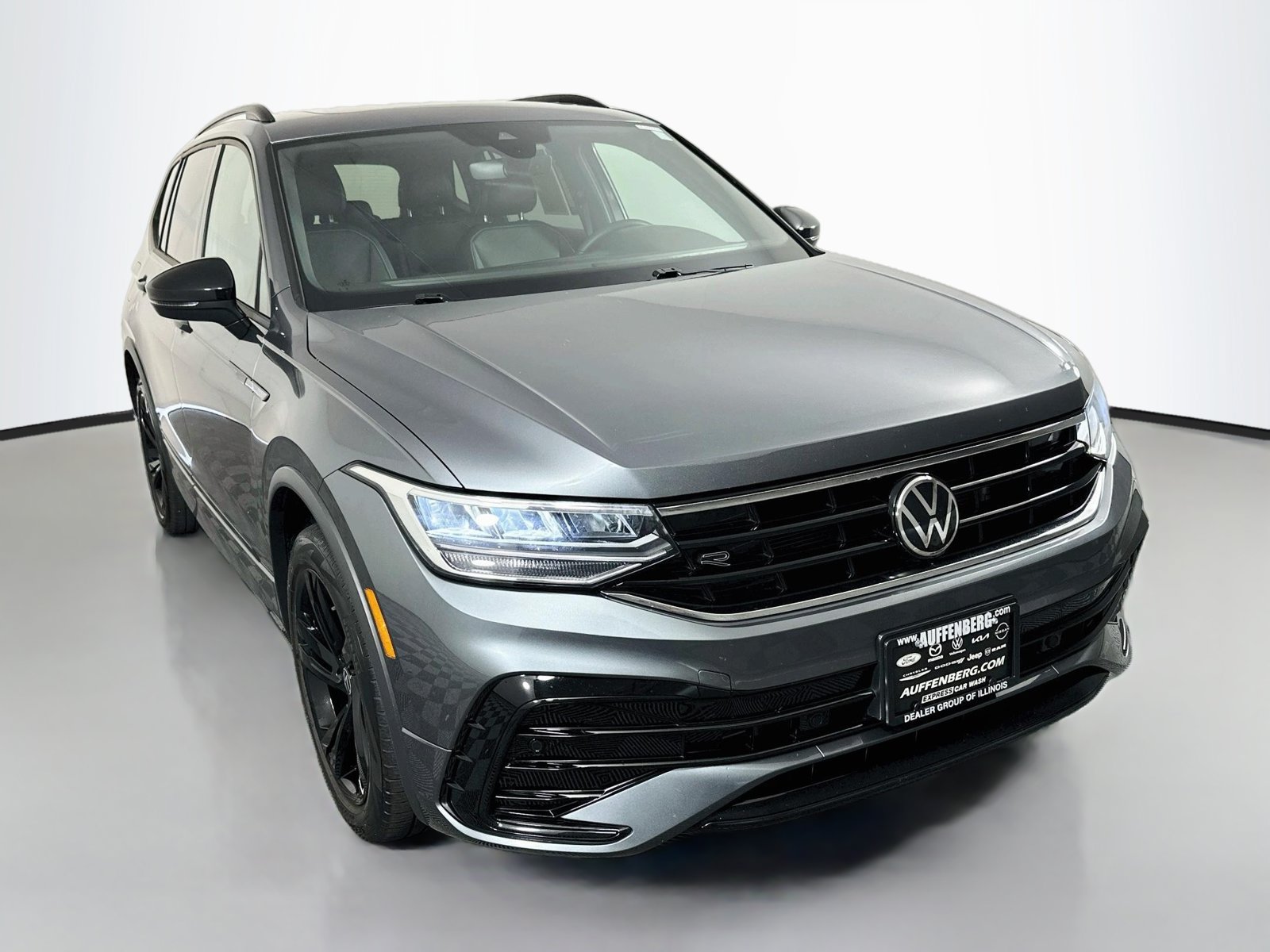 Used 2023 Volkswagen Tiguan SE R-Line FWD image 1