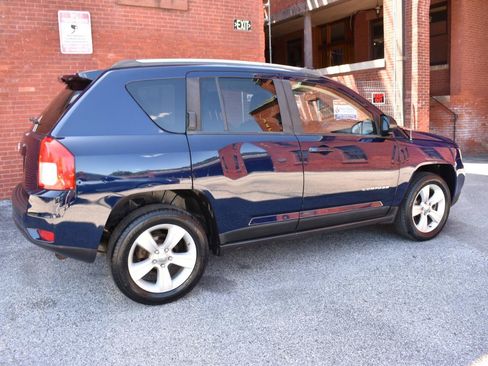 Used 2012 Jeep Compass Sport AWD/4WD image 2