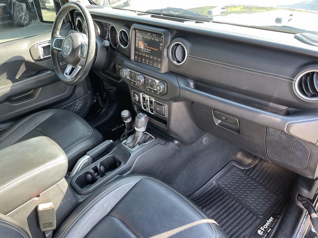 Used 2018 Jeep Wrangler Unlimited Sahara AWD/4WD image 33
