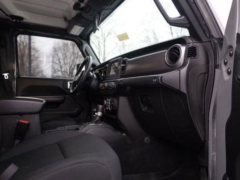 Used 2021 Jeep Gladiator Willys image 34
