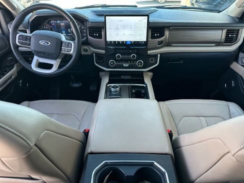 Used 2023 Ford Expedition Limited image 3