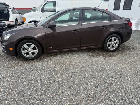 Used 2015 Chevrolet Cruze LT w/ RS Package FWD image 3