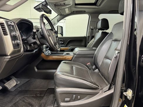 Used 2019 Chevrolet Silverado 2500 High Country w/ Duramax Plus Package image 13