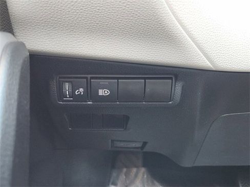 Used 2022 Toyota Corolla Cross L image 21