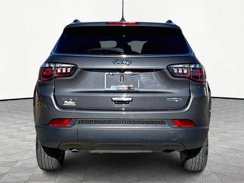 Used 2024 Jeep Compass Latitude image 4